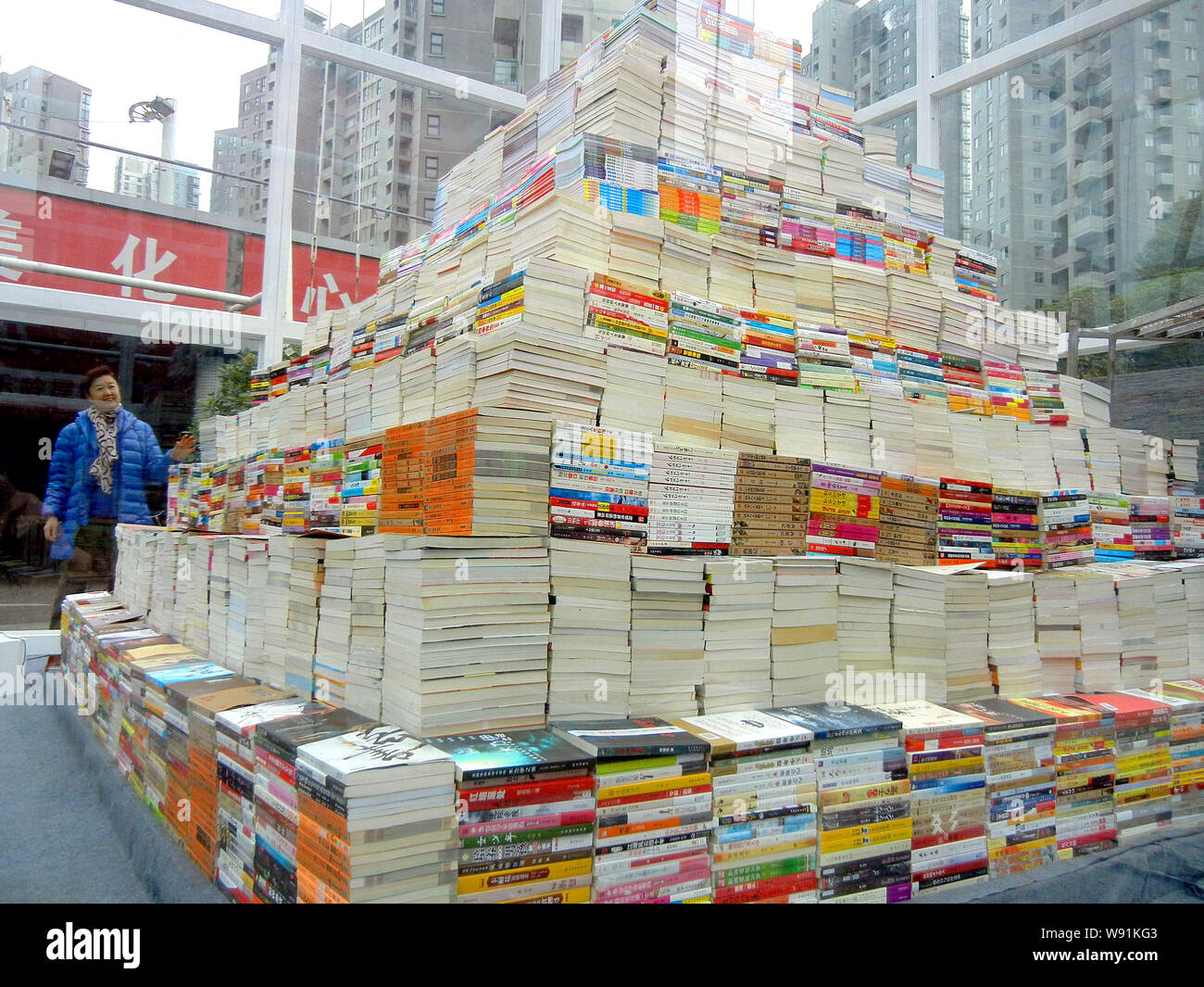 The worlds biggest book tower made up of 19,236 books, which set a