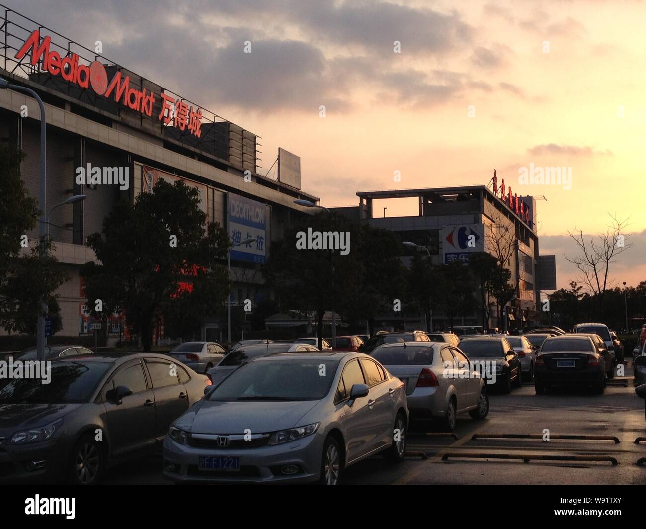 Amsterdam, Netherlands, branch of the electronics department store Media  Markt, on Oosterdokskade Stock Photo - Alamy