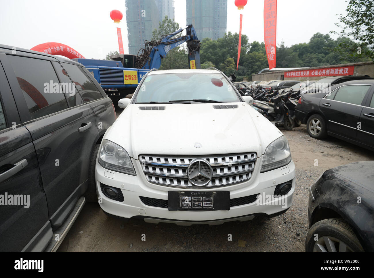 A smuggled Mercedes-Benz GL-Series car is parked among others to be smashed  at a ceremony for vehicle demolition in Wuhan city, central Chinas Hubei p  Stock Photo - Alamy