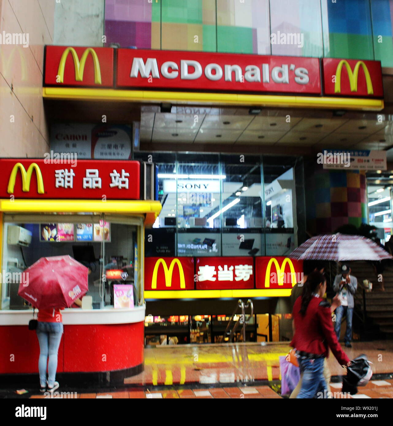 File Customers Walk Past A Mcdonalds Fastfood Restaurant At A Shopping Mall In Chongqing China 5 September 2013 Bearing Rice Burgers And Lotus Stock Photo Alamy