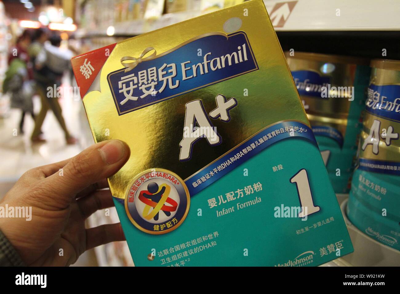 Johnson baby enfamil formula hires stock photography and images Alamy