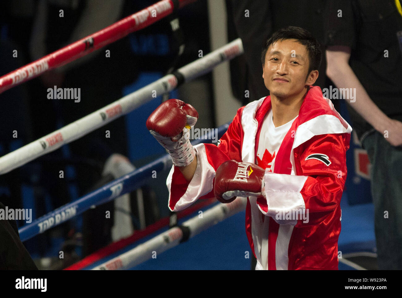 Chinese Olympic boxing champion Zou Shiming (front) poses before his  professional debut against Mexicos Eleazar Valenzuela in Macao, China, 6  April 20 Stock Photo - Alamy