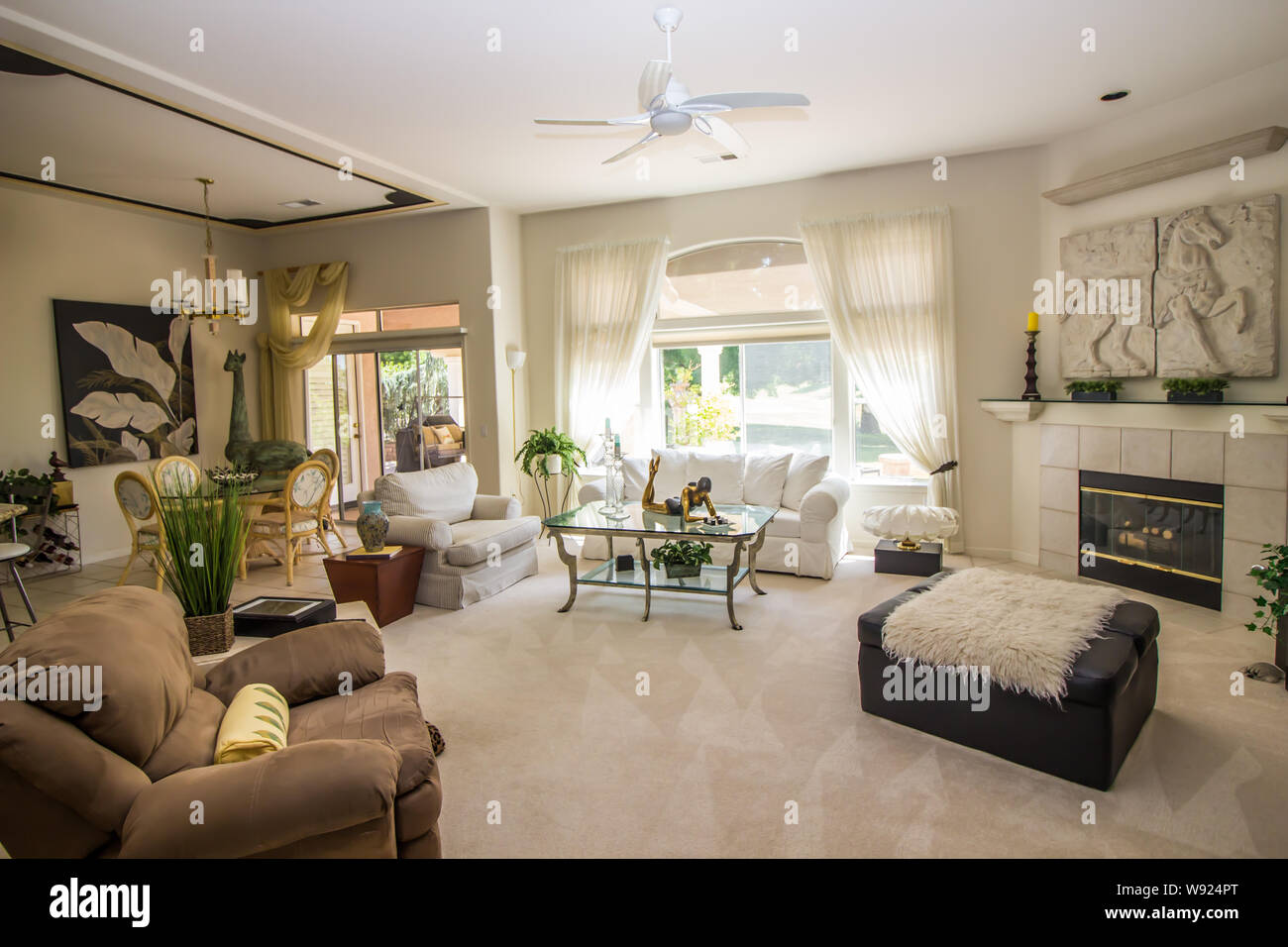 Modern Living Room And Dining Area Stock Photo - Alamy