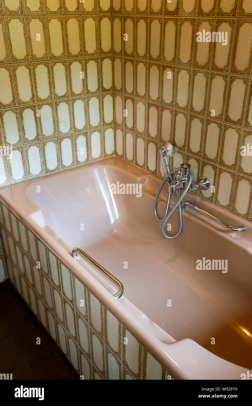 Old fashioned soaking tub deals