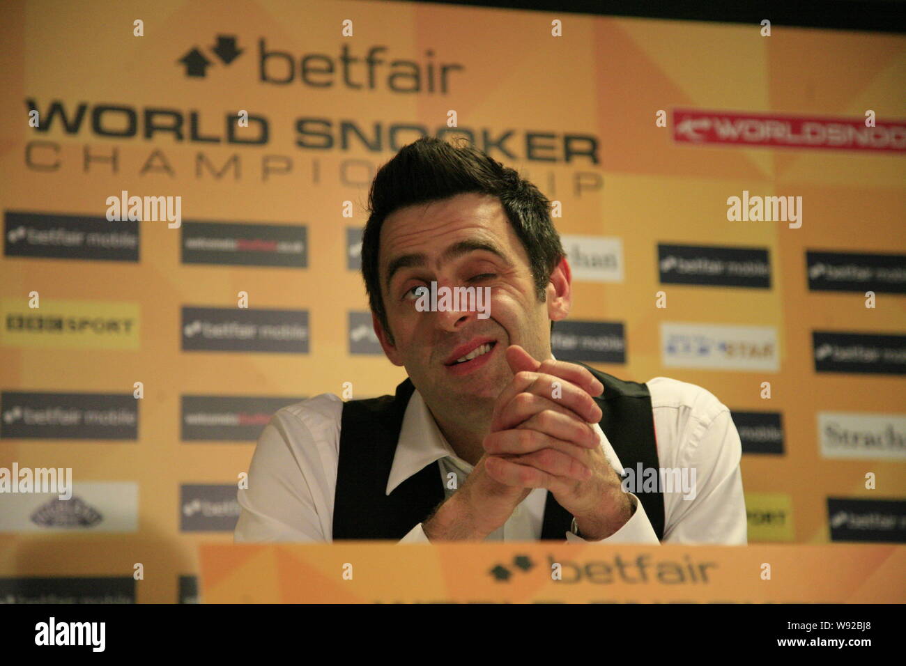 Ronnie Osullivan Makes Faces At The Press Conference After Winning Against Barry Hawkins In The 0680