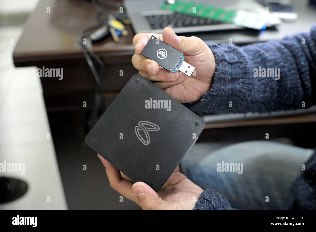 Chinese Bitcoin miner Feng Yupeng shows a USB key and a machine for Bitcoin  mining at his office in Chongqing, China, 6 December 2013. Feng Yupeng  Stock Photo - Alamy