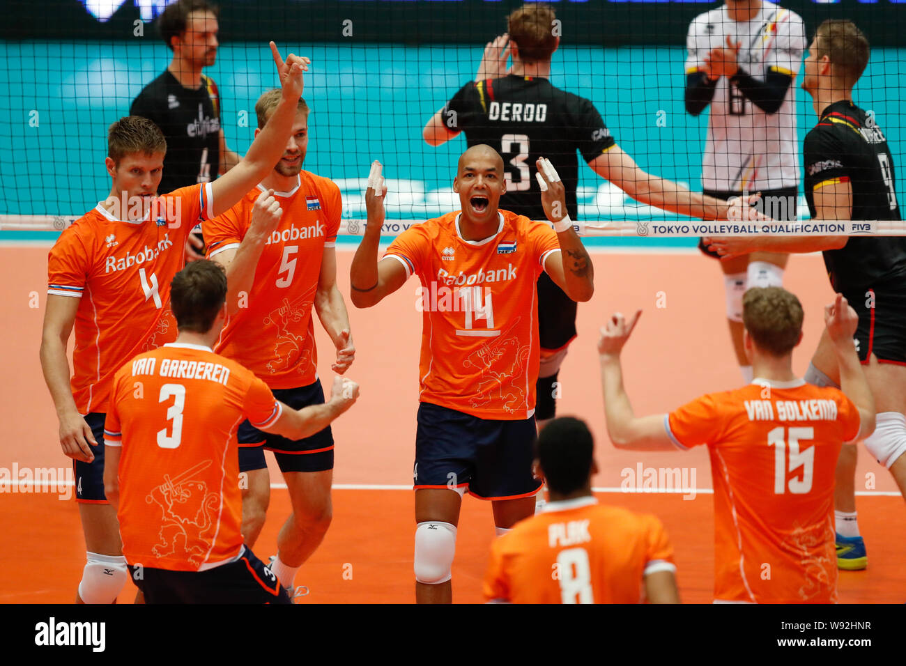10 augustus 2019 Rotterdam, The Netherlands Tokyo 2020 Volleybal Olympic Qualification Tournament  10-08-2019: Volleybal: OKT Belgie v Nederland: Rotterdam Volleybal OKT Tokyo 2020 Men Rotterdam - Ahoy  L-R Thijs Ter Horst (4) of The Netherlands, Luuc van der Ent (5) of The Netherlands, Maarten van Garderen (3) of The Netherlands, Nimir Abdel - Aziz (14) of The Netherlands, Fabian Plak (8) of The Netherlands, Gijs van Solkema (15) of The Netherlands Stock Photo