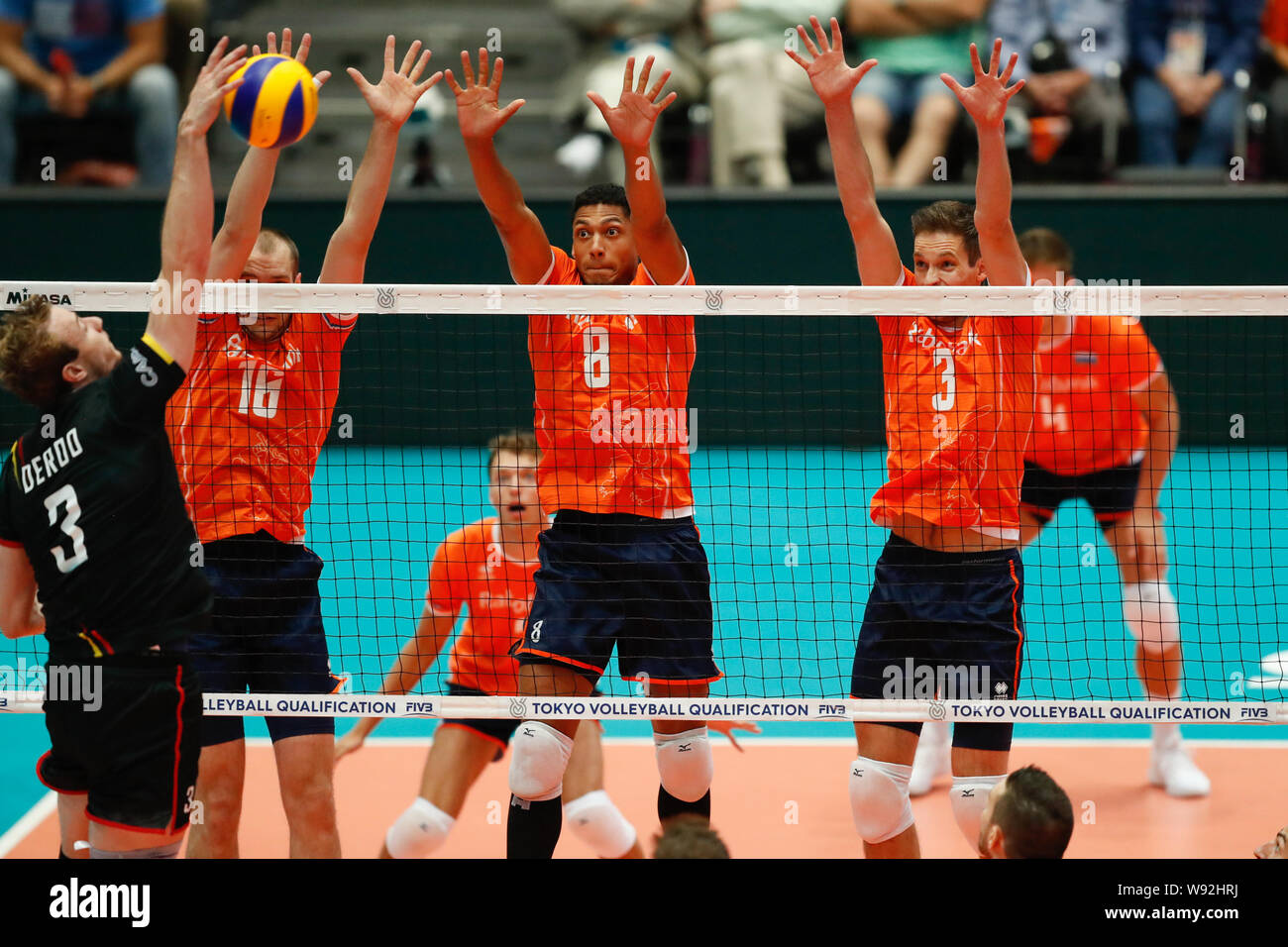 10 augustus 2019 Rotterdam, The Netherlands Tokyo 2020 Volleybal Olympic Qualification Tournament  10-08-2019: Volleybal: OKT Belgie v Nederland: Rotterdam Volleybal OKT Tokyo 2020 Men Rotterdam - Ahoy  L-R Sam Deroo (3) of Belgium, Wouter Ter Maat (16) of The Netherlands, Fabian Plak (8) of The Netherlands, Maarten van Garderen (3) of The Netherlands Stock Photo