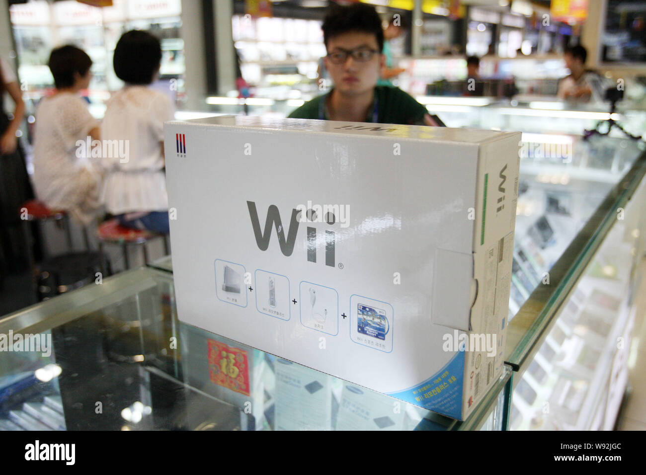 A Nintendo Wii game console is for sale at a stall in a digital products  mall in Shanghai, China, 10 July 2013. China is expected to soon end a 13-y  Stock Photo - Alamy