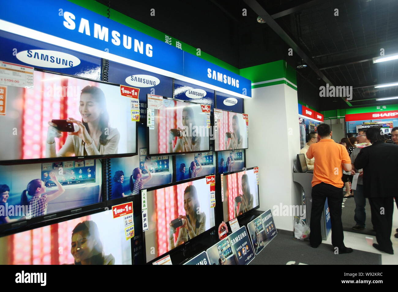 --FILE--Customers buy Samsung LCD and LED televisions at the Laox flaship store in Shanghai, China, 25 May 2012.   Chinese regulators have fined South Stock Photo