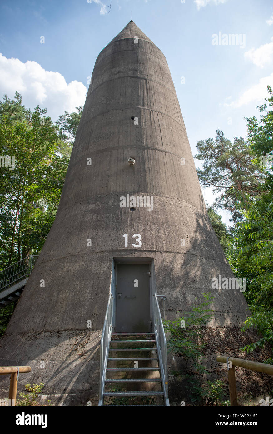Zossen, Germany. 06th Aug, 2019. A high bunker of the Winkel type is