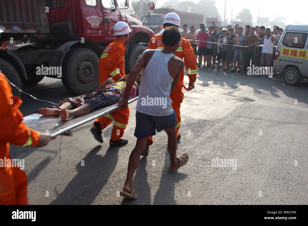 Rescuers Carry The 11 Year Old Girl Crushed By A Truck To An Ambulance In Qugou Town Anyang County Anyang City Central Chinas Henan Province 9 Aug Stock Photo Alamy Rescuers Carry The 11 Year Old Girl Crushed By A Truck To An Ambulance In Qugou Town Anyang County Anyang City Central Chinas Henan Province 9 Aug Stock Photo Alamy