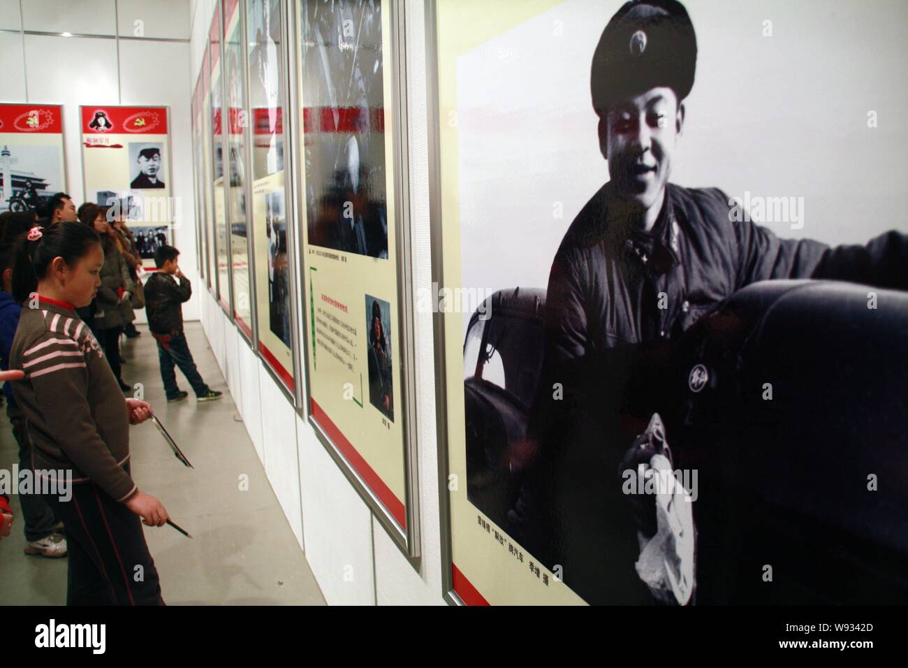 --FILE--Visitors look at introductions about Lei Feng, the nations most famous Good Samaritan in Shandong museum in Jinan, east Chinas Shandong provin Stock Photo