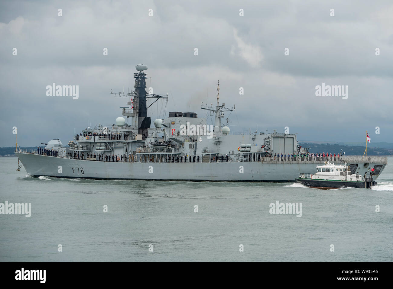 British royal navy frigate hms kent f78 hires stock photography and