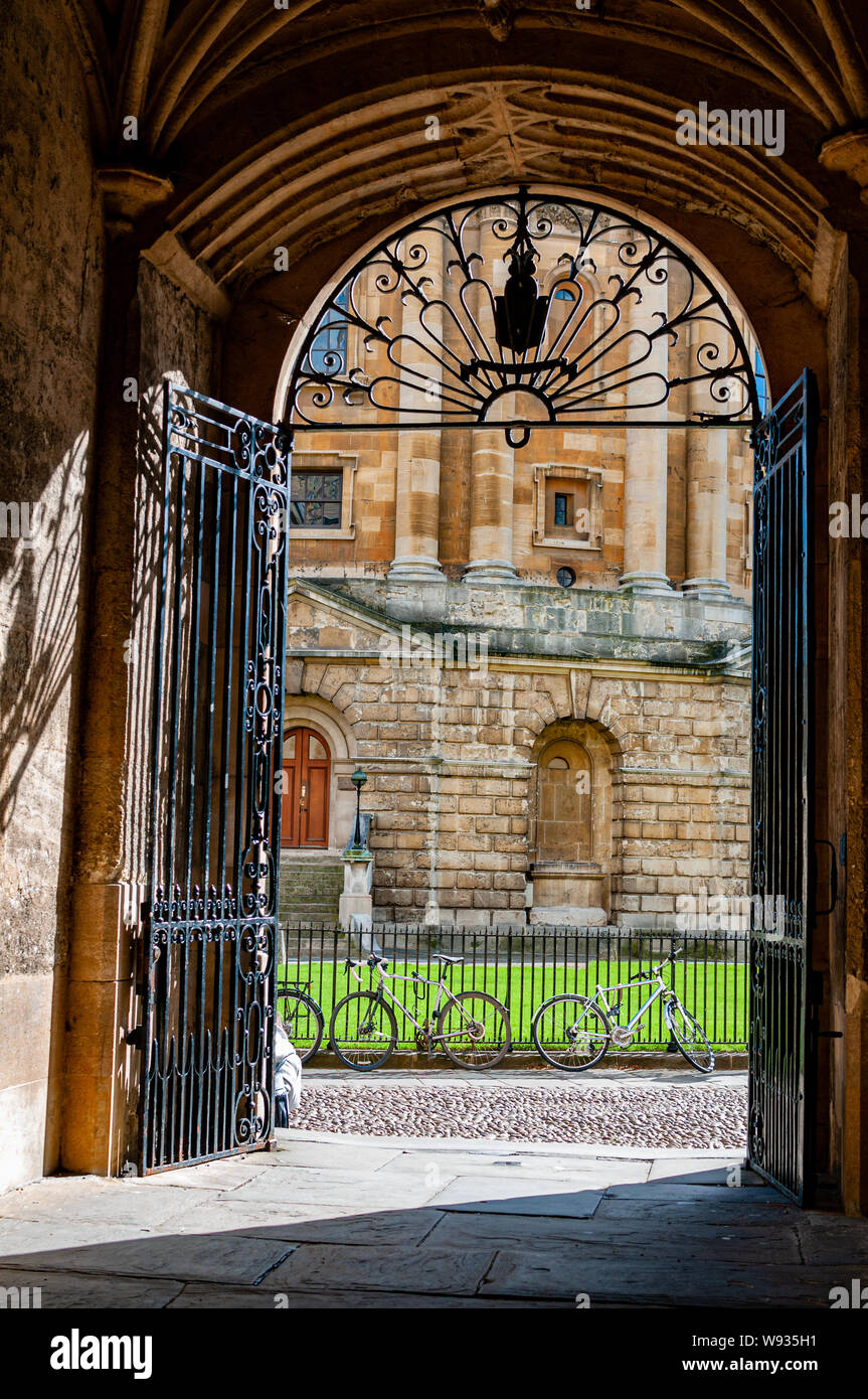 An unusual view of the Radcliffe Camera with archway framing the image Stock Photo