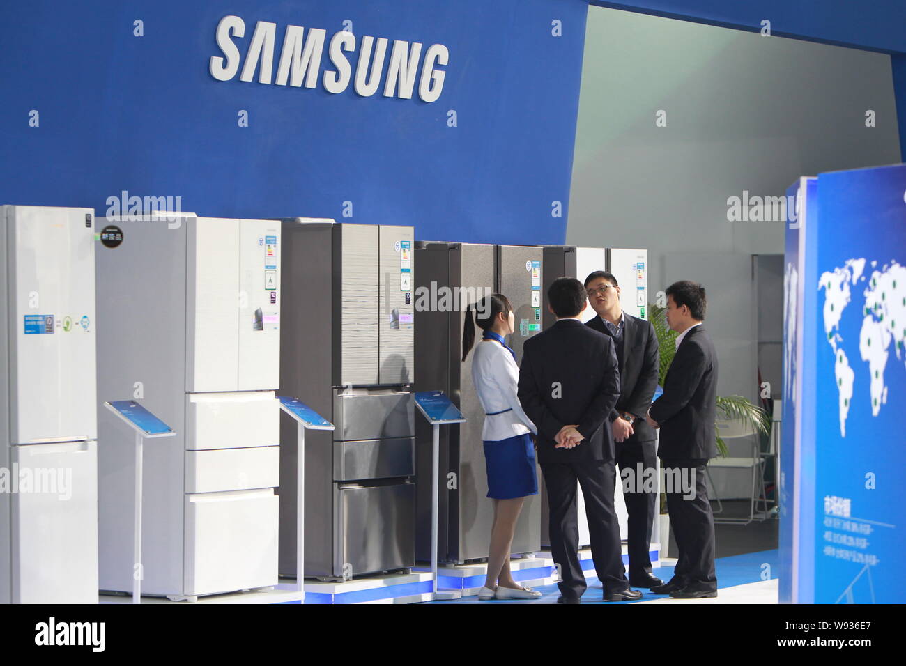 Samsung employees korea hires stock photography and images Alamy