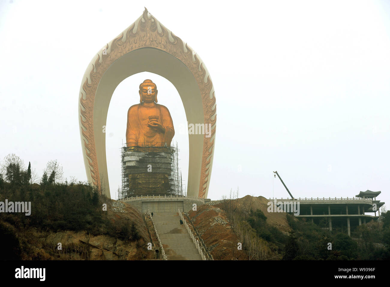 Tallest buddha statue hires stock photography and images Alamy