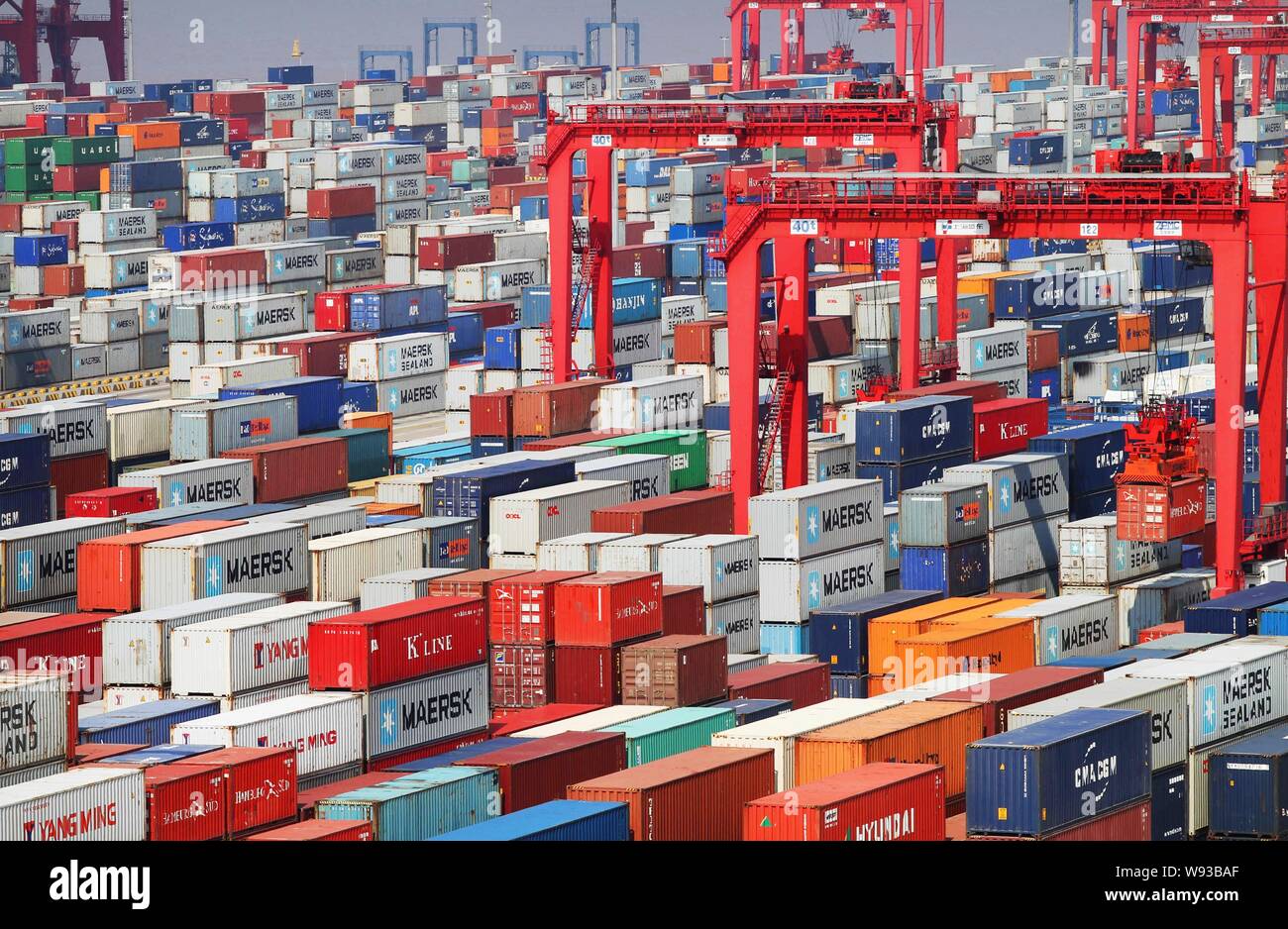Piles of containers are pictured at a terminal of Yangshan Deep-water Port in Shanghai, China, 10 September 2013.   Shanghai is pulling away as the cl Stock Photo