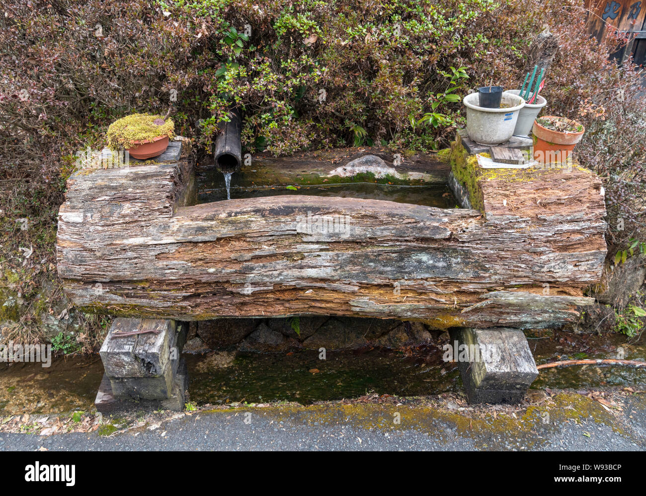 Wooden water trough in the old post town of Tsumago (Tsumago-juku), Nagiso, Kiso District, Nagano Prefecture, Japan Stock Photo