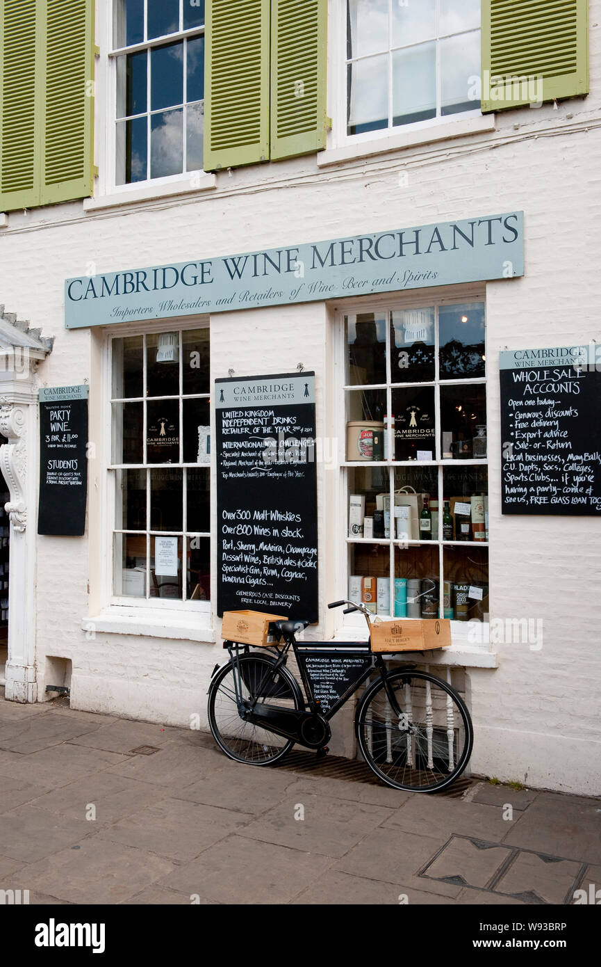 Cambridge Wine Merchants in the city centre of Cambridge, England Stock