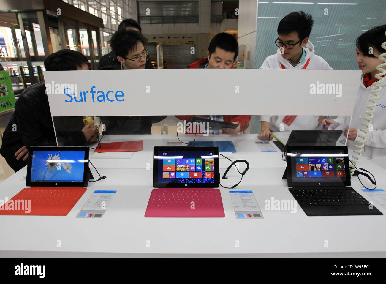 --FILE--Chinese shoppers try out Microsoft Surface Pro tablet PCs at a home appliances store in Shanghai, China, 3 April 2013.     Microsoft Corp.s af Stock Photo