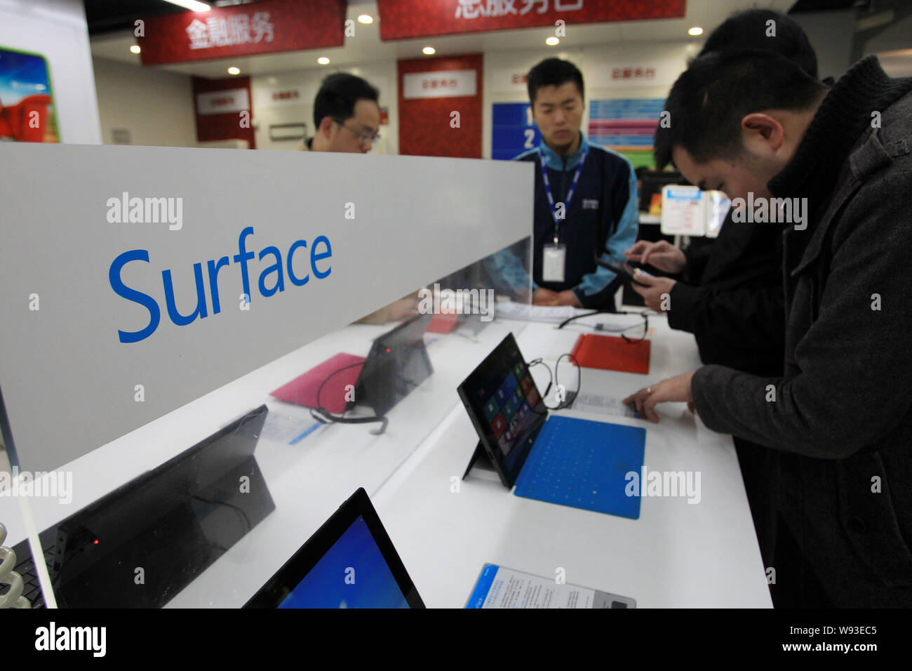 --FILE--Chinese shoppers try out Microsoft Surface Pro tablet PCs at a home appliances store in Shanghai, China, 3 April 2013.     Microsoft Corp.s af Stock Photo