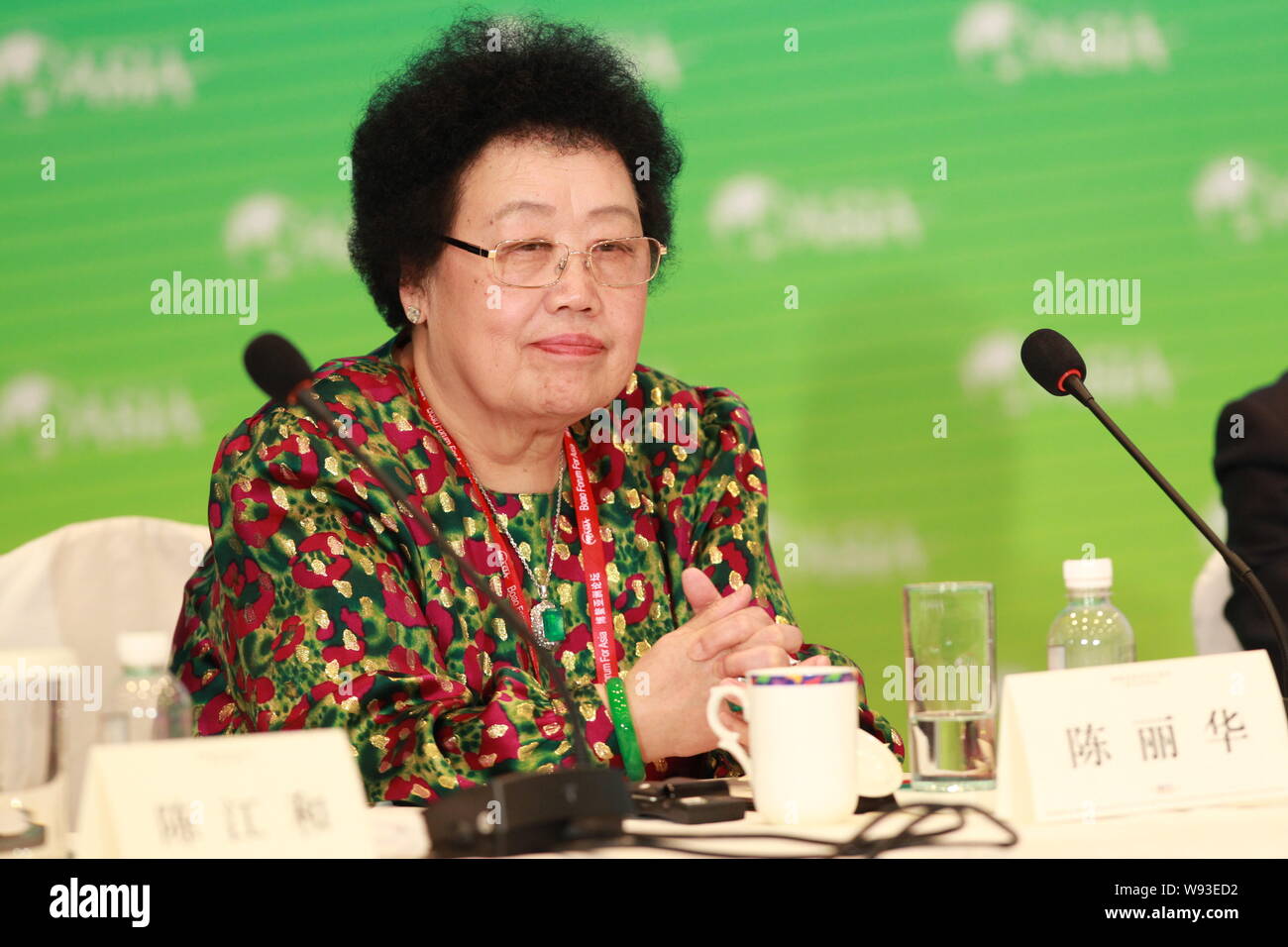 Китай женщина политик. Китай богатые женщины. Модели ципао в 1940-х годах. Чжоу цюньфэй. Китайская бизнесвумен.