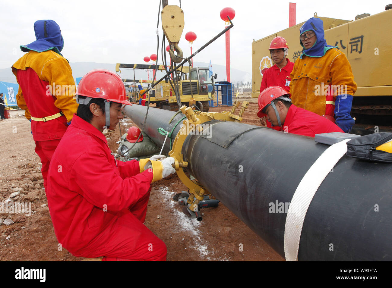 China myanmar pipeline hires stock photography and images Alamy