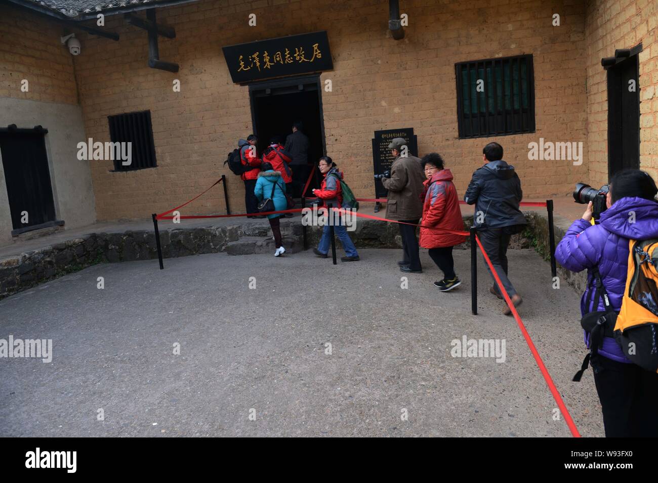 People visit the former residence of Mao Zedong to commemorate the 120th anniversary of the birth of Mao in Shaoshan, Xiangtan city, central Chinas Hu Stock Photo