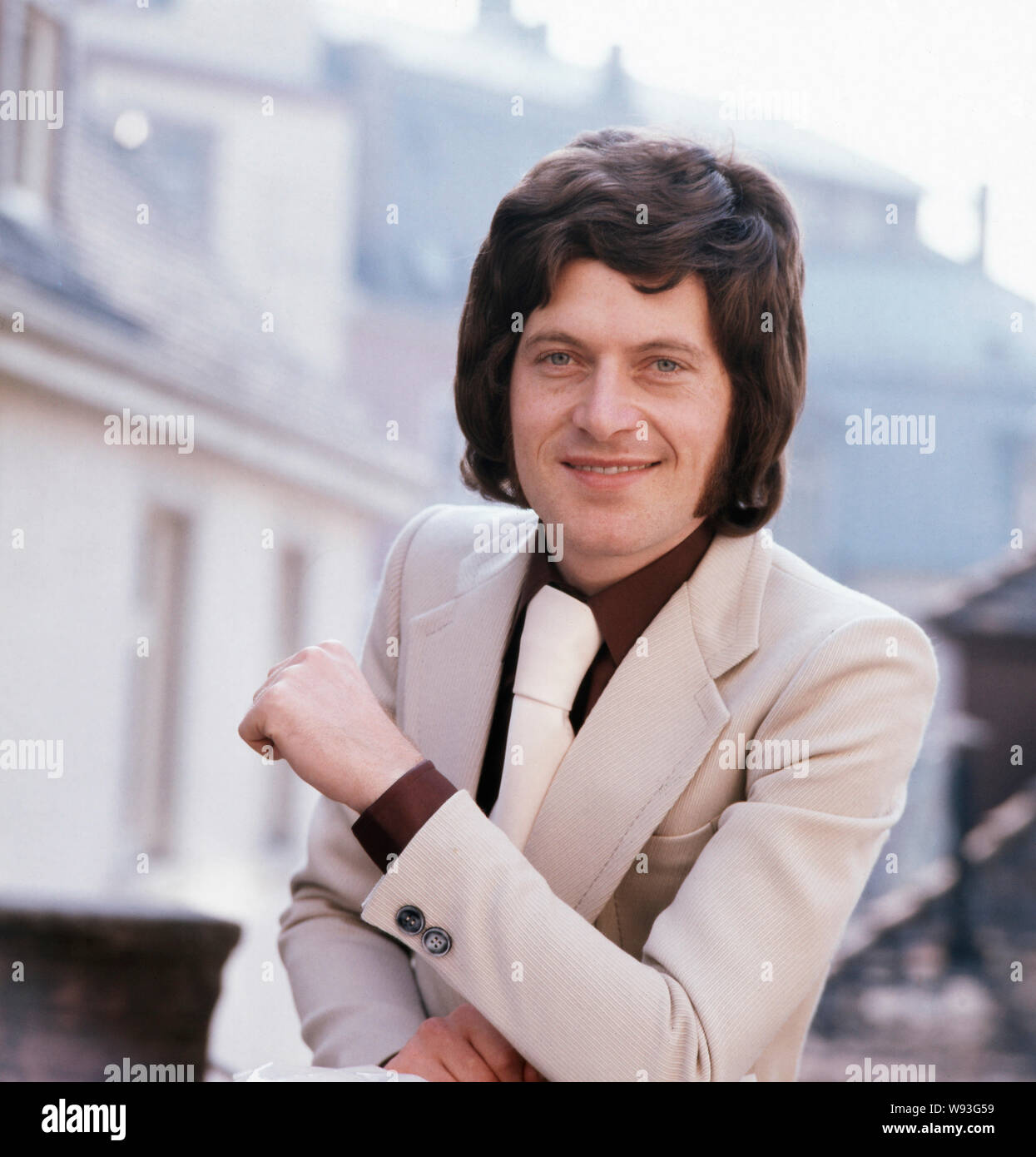 Der deutsche Schlagerstar Manuel Thaler beim offiziellen Fotoshooting zur Single "Komm geh' mit mir", Deutschland 1973. Stock Photo