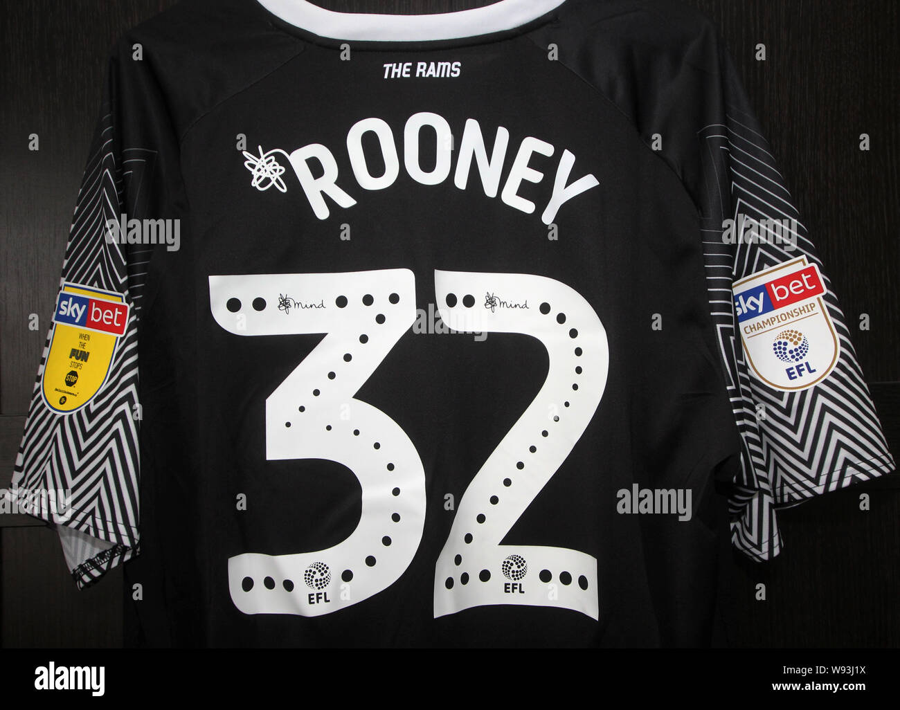 Derby County FC Official Replica kit showing the Wayne Rooney Number 32  Shirt with Sponsors 32 Red. Also Skybet Championship logos Stock Photo -  Alamy