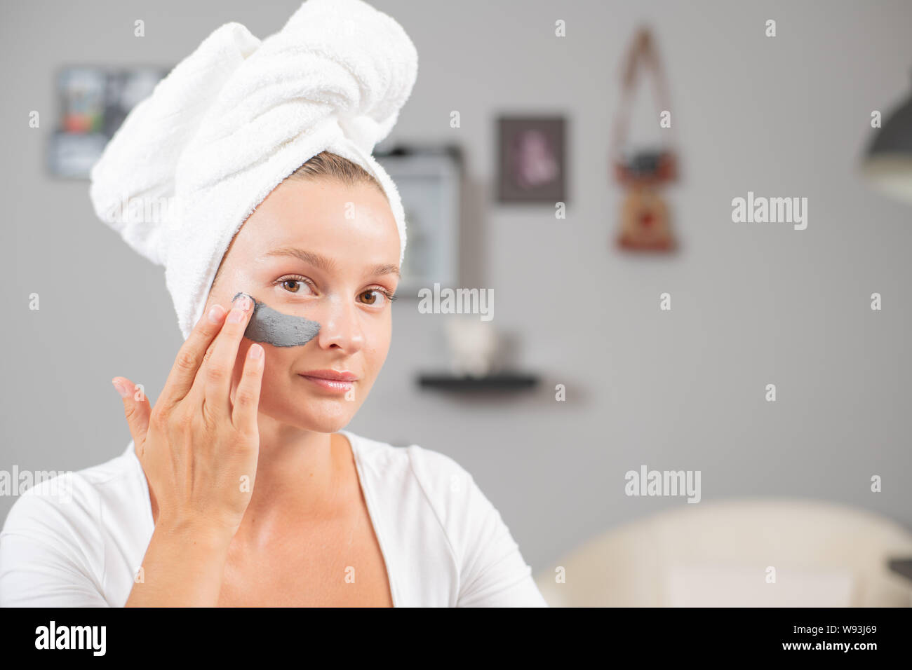 Download Clay Mask High Resolution Stock Photography And Images Alamy Yellowimages Mockups