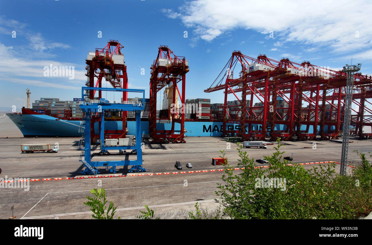 The Maersk Mc-Kinney Moeller Triple-E class container vessel, the worlds largest ship arrives at the Ningbo port in Ningbo, east Chinas Zhejiang provi Stock Photo