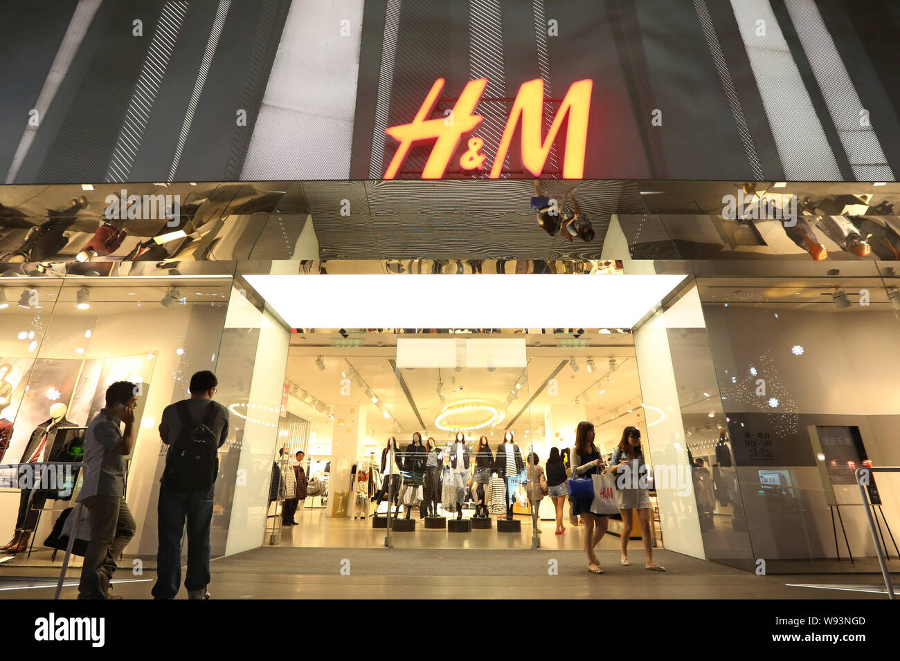 H & m shanghai sales