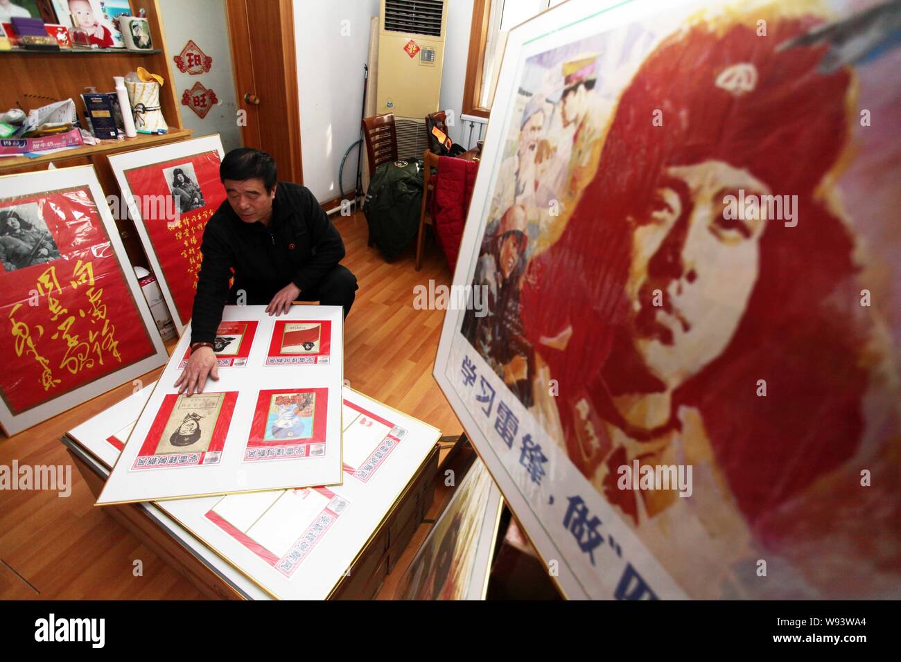 --FILE--A citizen shows his collection of memorabilia of Lei Feng, the nations most famous Good Samaritan in Weifang, east Chinas Shandong province, 2 Stock Photo
