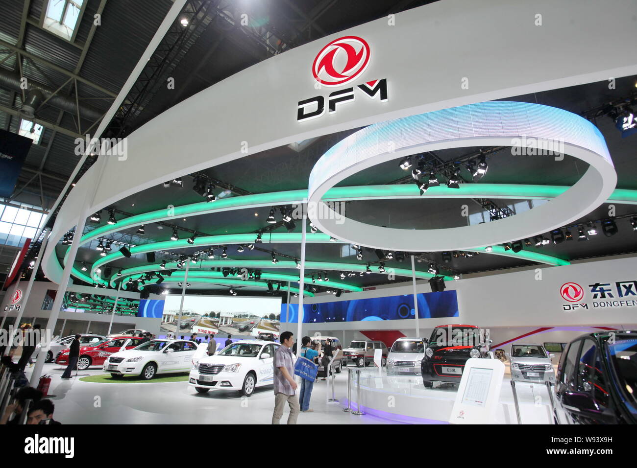 --FILE--People visit the stand of Dongfeng Motor Corporation (DFM ...