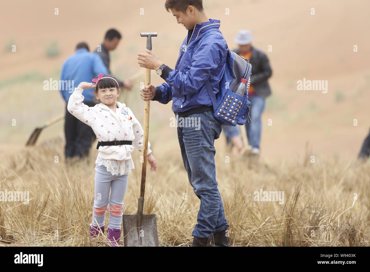 FILE--Retired Chinese diver Tian Liang, right, looks at his daughter Cindy  Tian Yucheng during the filming session of an episode of the reality TV s  Stock Photo - Alamy