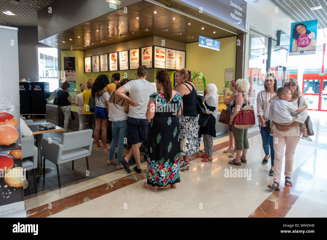 Waiting in line at the mall hi-res stock photography and images - Alamy