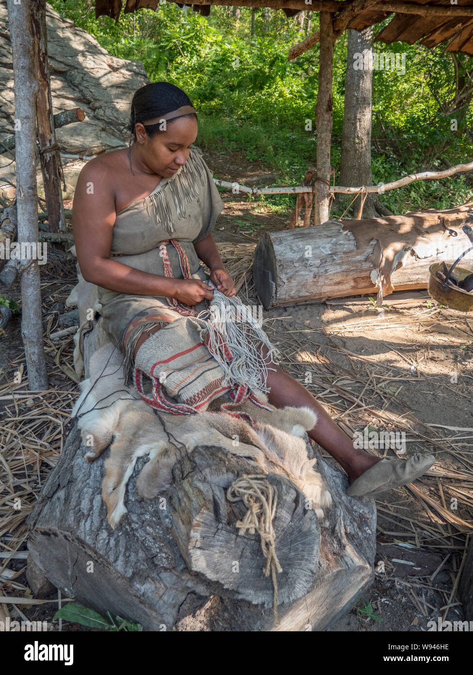 Native american english clothing hi-res stock photography and images - Alamy