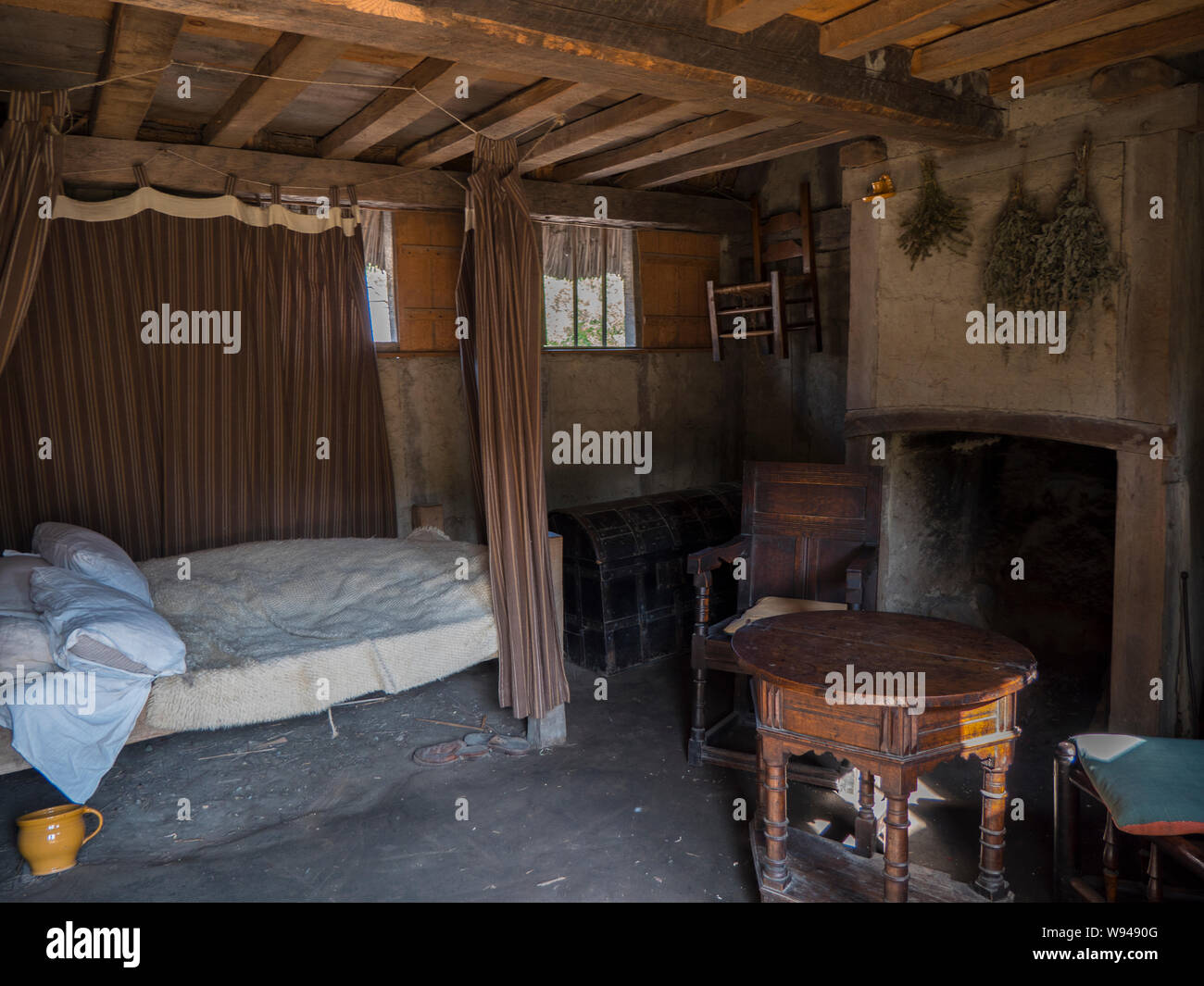 Inside I traditional Pilgrim home Stock Photo Alamy