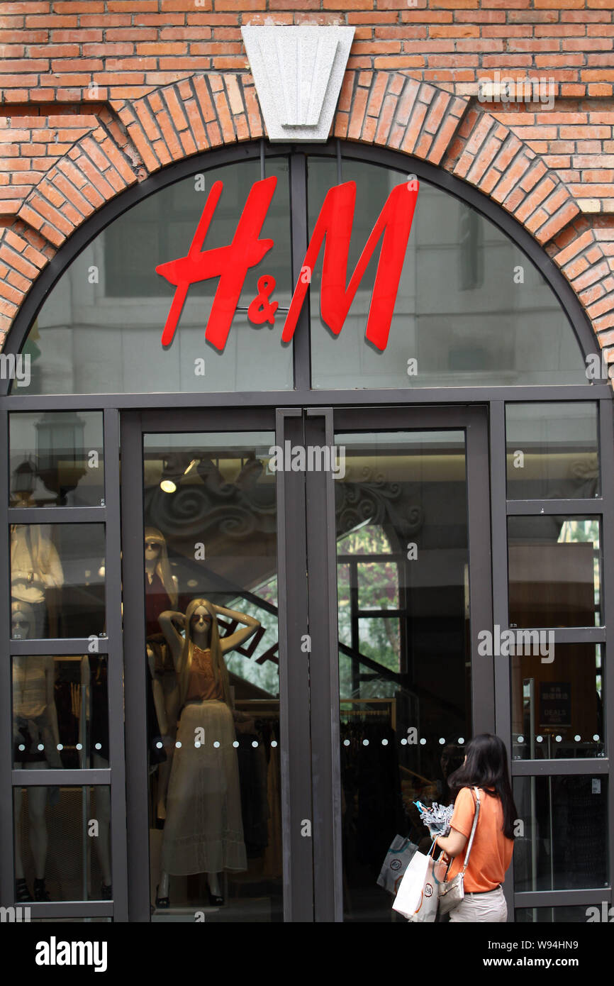 Page 32 - H&m Store High Resolution Stock Photography and Images - Alamy