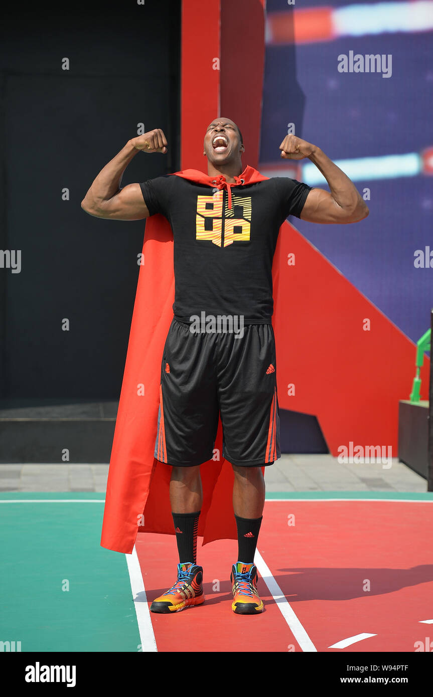 NBA star Dwight Howard of the Houston Rockets basketball team poses during  a promotional event for Nike in Chengdu, southwest Chinas Sichuan province  Stock Photo - Alamy