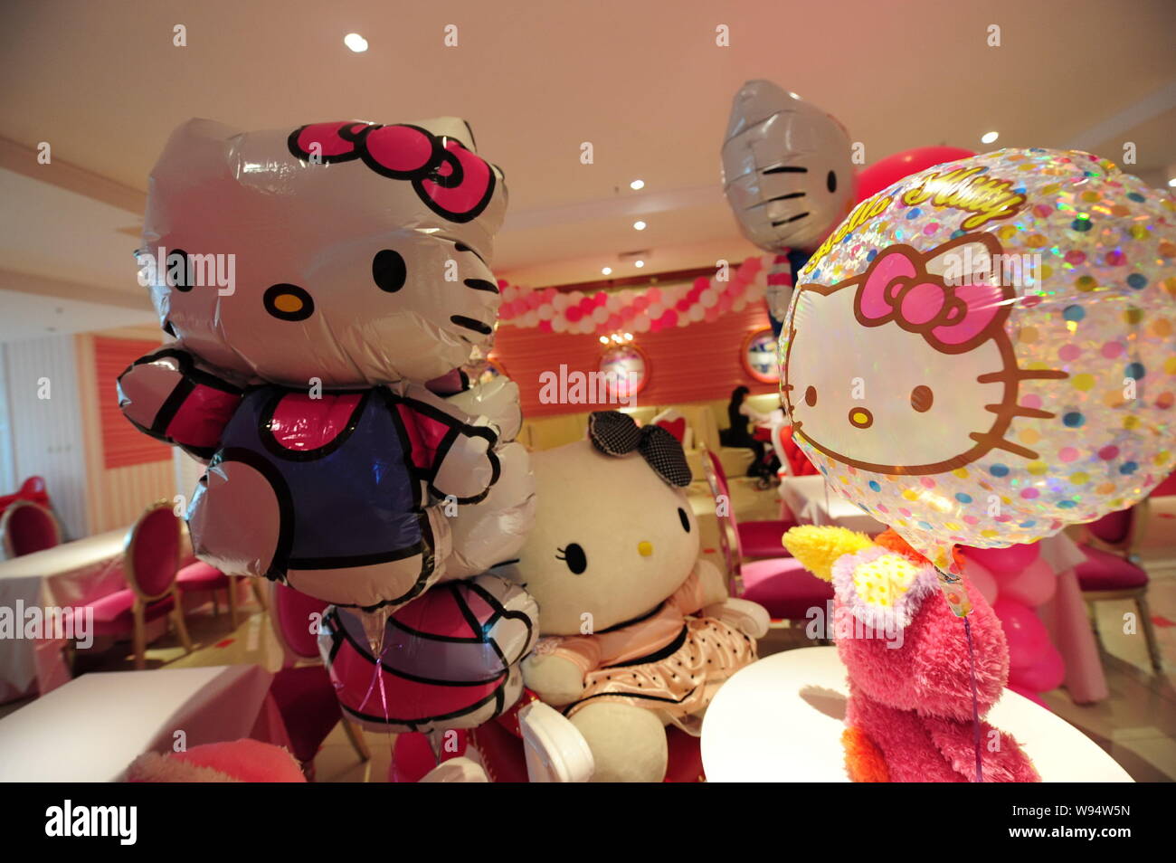 Hello kitty website hi-res stock photography and images - Alamy