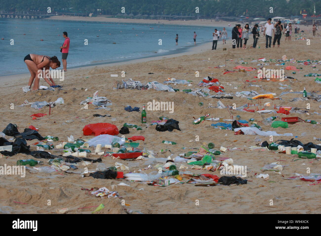 https://c8.alamy.com/comp/W94XCK/tourists-walk-on-a-beach-covered-with-garbage-left-by-others-at-the-east-china-sea-scenic-spot-in-sanya-city-south-chinas-hainan-province-1-october-W94XCK.jpg