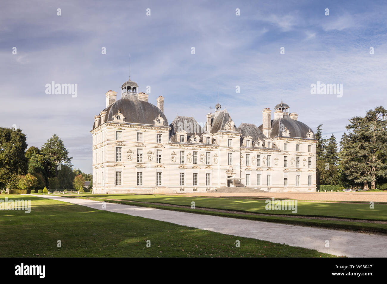 Chateau de Cheverny in the Loire Valley, France. Part of the Chateaux de la Loire, Chateau de Cheverny dates from the early 17th century. The design o Stock Photo