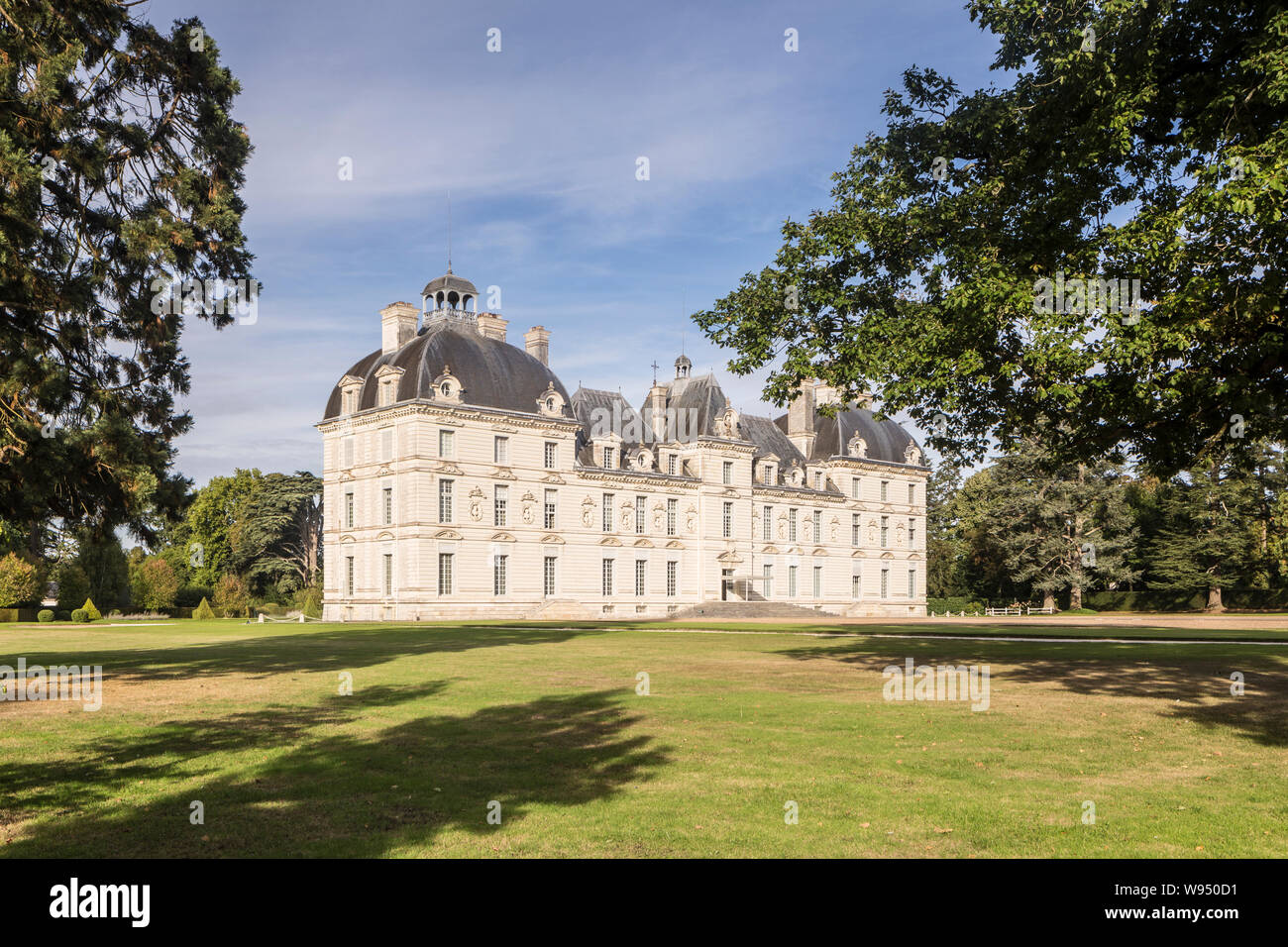 Chateau de Cheverny in the Loire Valley, France. Part of the Chateaux de la Loire, Chateau de Cheverny dates from the early 17th century. The design o Stock Photo