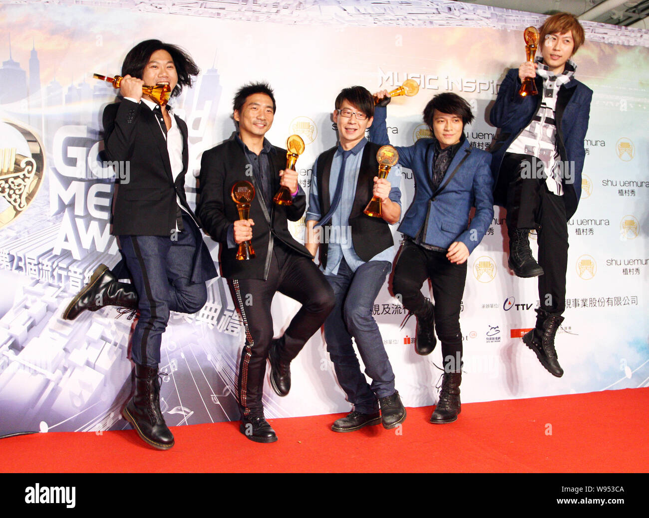 Taiwanese rock band Mayday pose with the trophies for the Best Band, and  the Best Composer during the 23rd Golden Melody Awards ceremony in Taipei,  Ta Stock Photo - Alamy