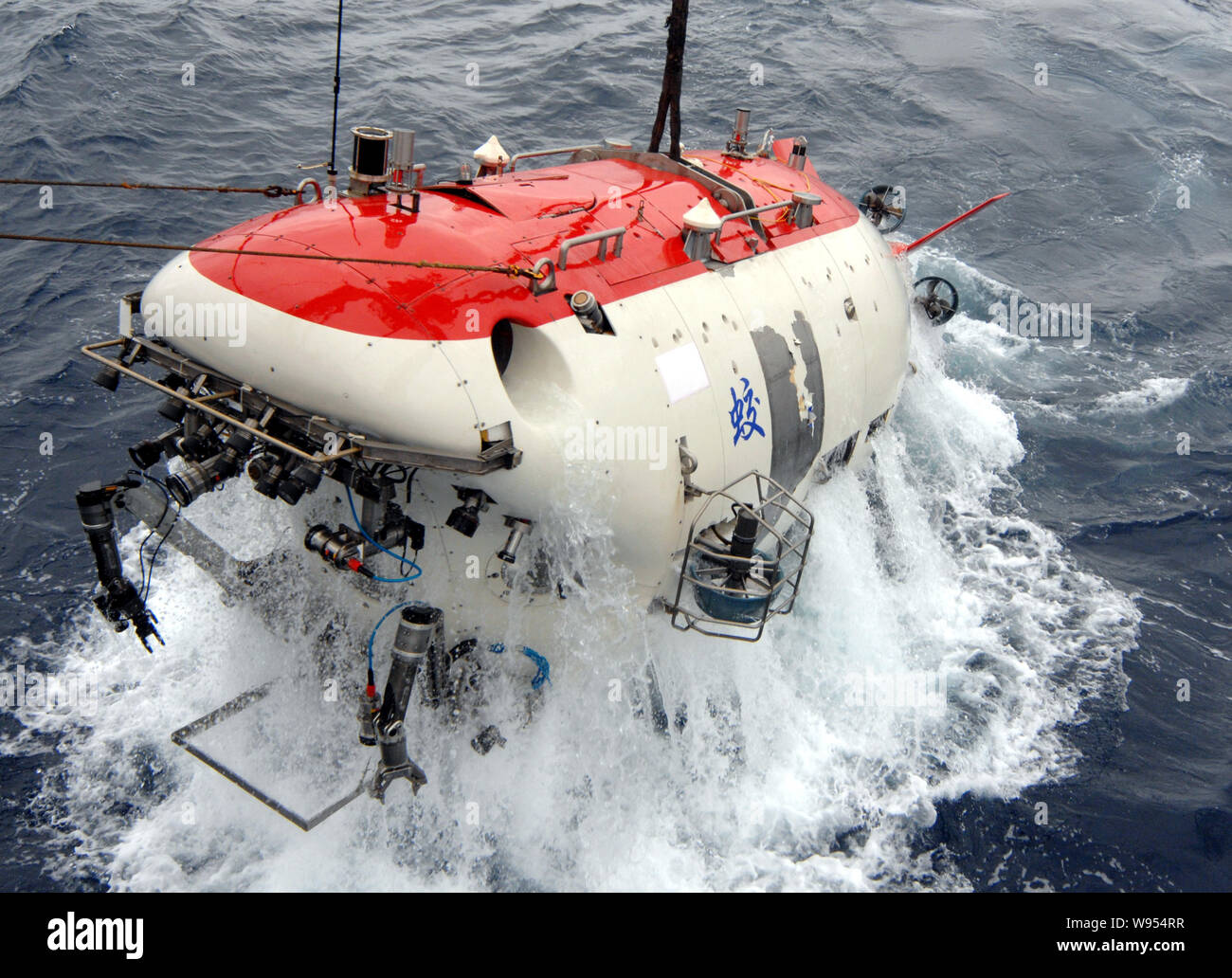 Подводный аппарат скат 1974. Сигнал погружения батискафа. Сигнал погружения батискафа. Батискаф подводная лодка. Батискаф titan.