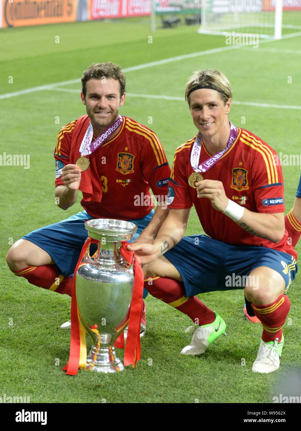 Fernando Torres, right, and Juan Mata of Spain pose with the trophy after Spain defeated Italy 4-0 in the final match of the UEFA European Football Ch Stock Photo