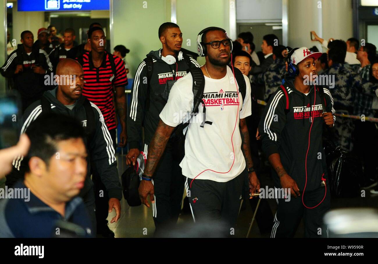 LeBron James of the Miami Heat, center, walks through the Beijing Capital International Airport after arriving with teammates to begin the first leg o Stock Photo - Alamy